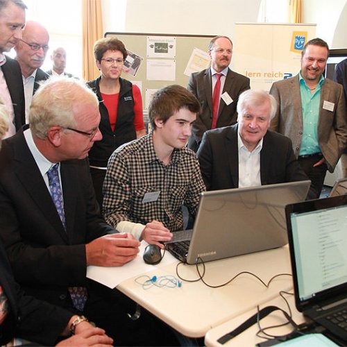 Ministerpräsident Horst Seehofer besucht eine Tagung der Lernreichgruppe